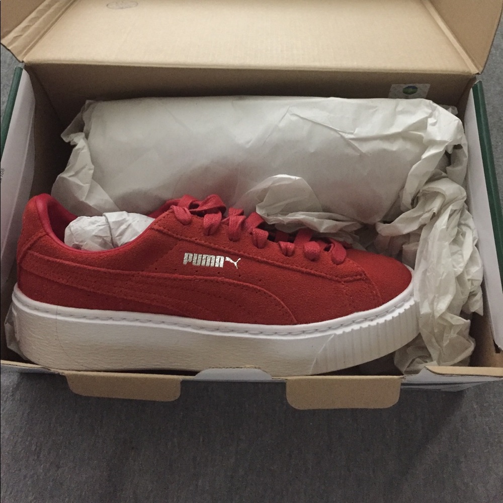 PUMA RED CHERRY CREEPERS SIZE WOMENS 5.5