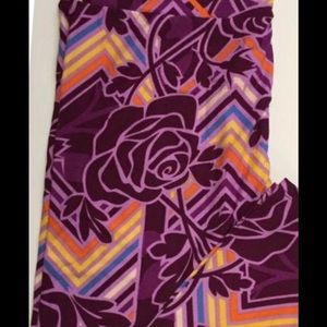 BNWT- LuLaRoe Disney Roses TC Leggings