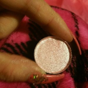 Baby pink shadow