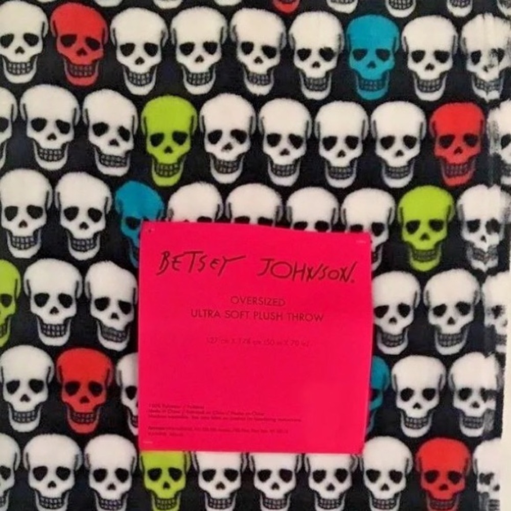 Betsey Johnson Rainbow Skull Party Throw π - Picture 5 of 5
