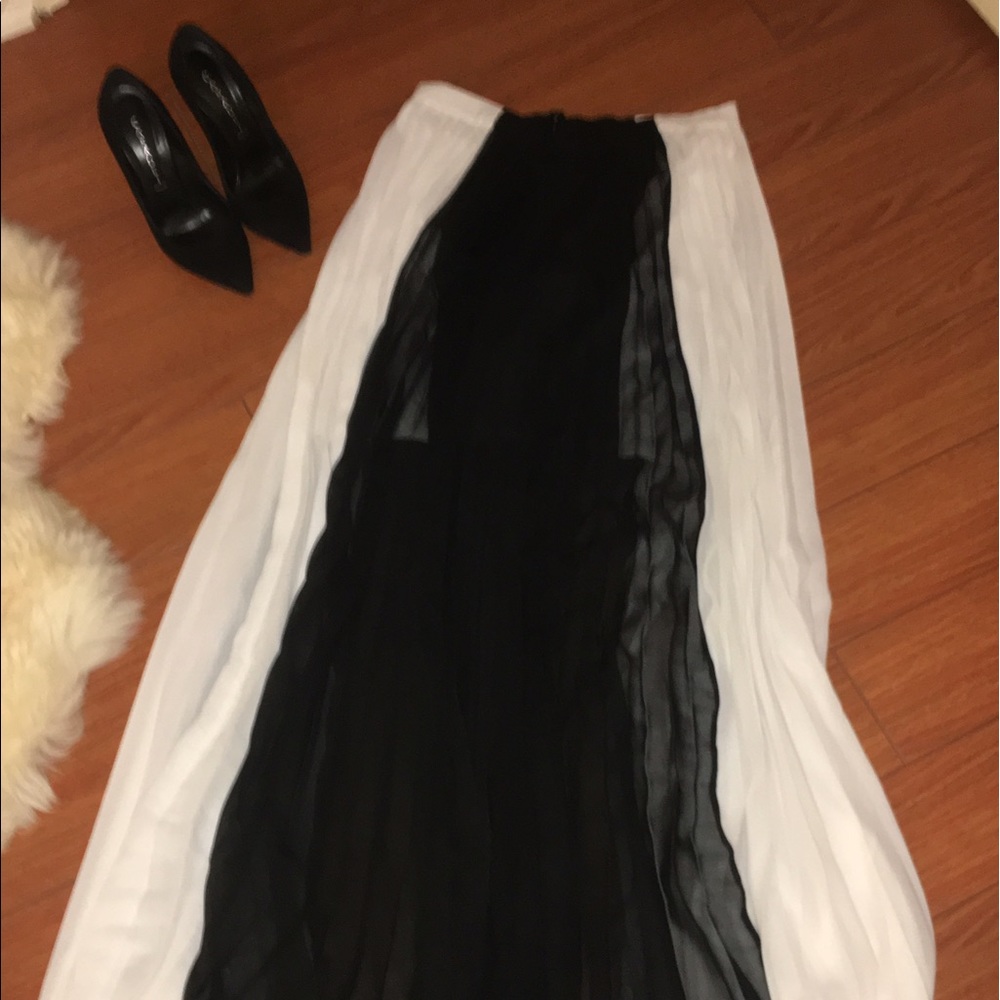 Bebe pleated maxi skirt