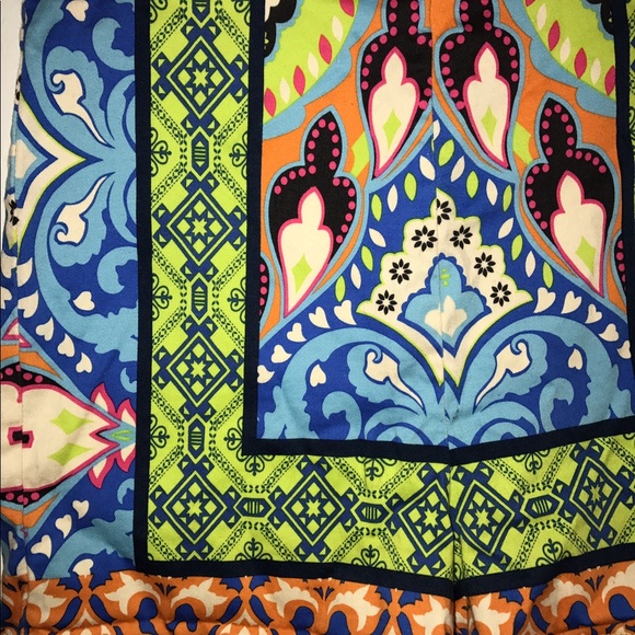 High-waisted shorts - Picture 3 of 3