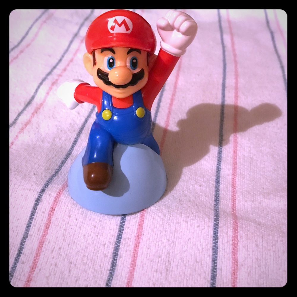 Free with purchase: Mario Vintage Gamer Toy