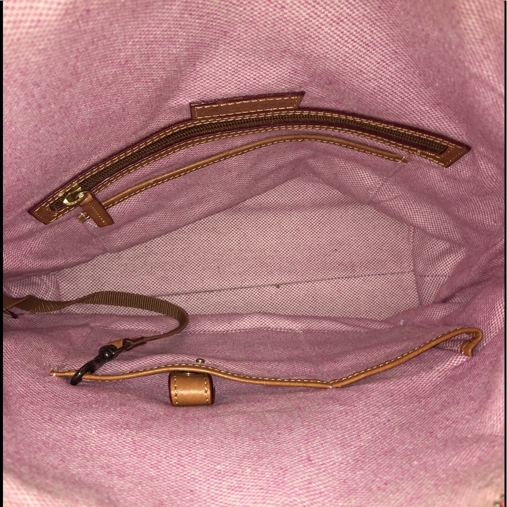 Gorgeous Dooney & Bourke Handbag - Picture 2 of 8