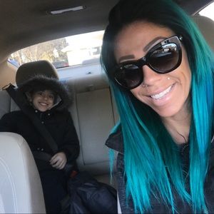 Meet your Posher, Dee