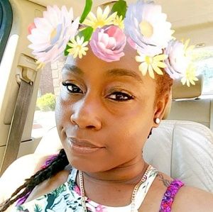 Meet your Posher, Adina