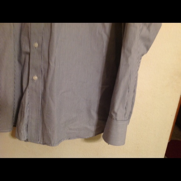 Izod Men's Button Down Shirt - Picture 3 of 5