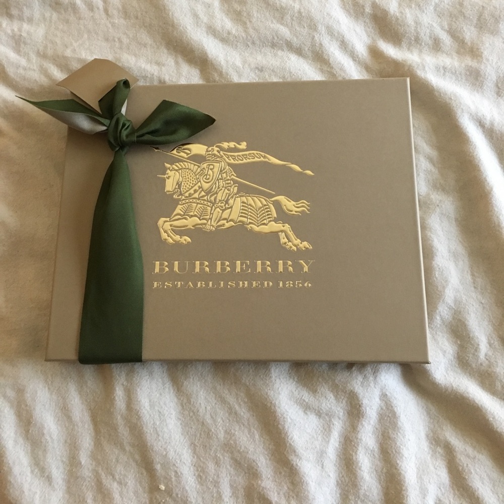 New Empty Burberry Box with bow