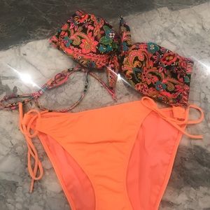 Multi color bikini is gently used good condition.
