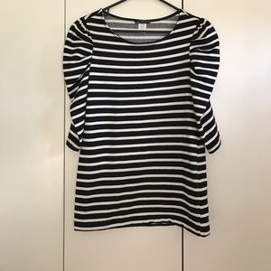 3/4 black and white shirt