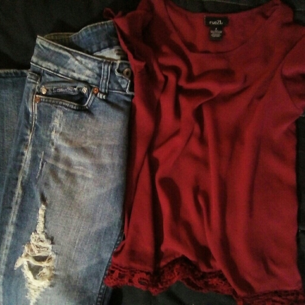 Rue 21 lace lined top