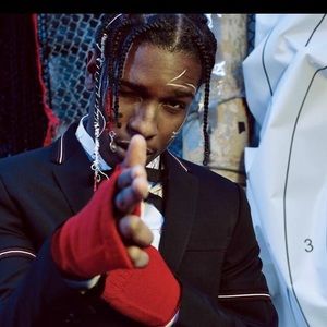 Meet your Posher, Devin