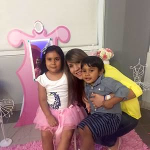 Meet your Posher, Iris