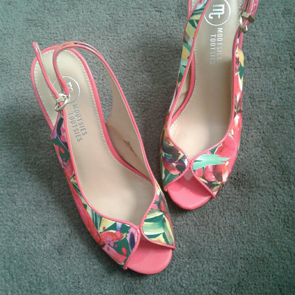 LIKE NEW Mootsie Tootsie Peep Toe Sandals