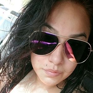 Meet your Posher, Cynthia