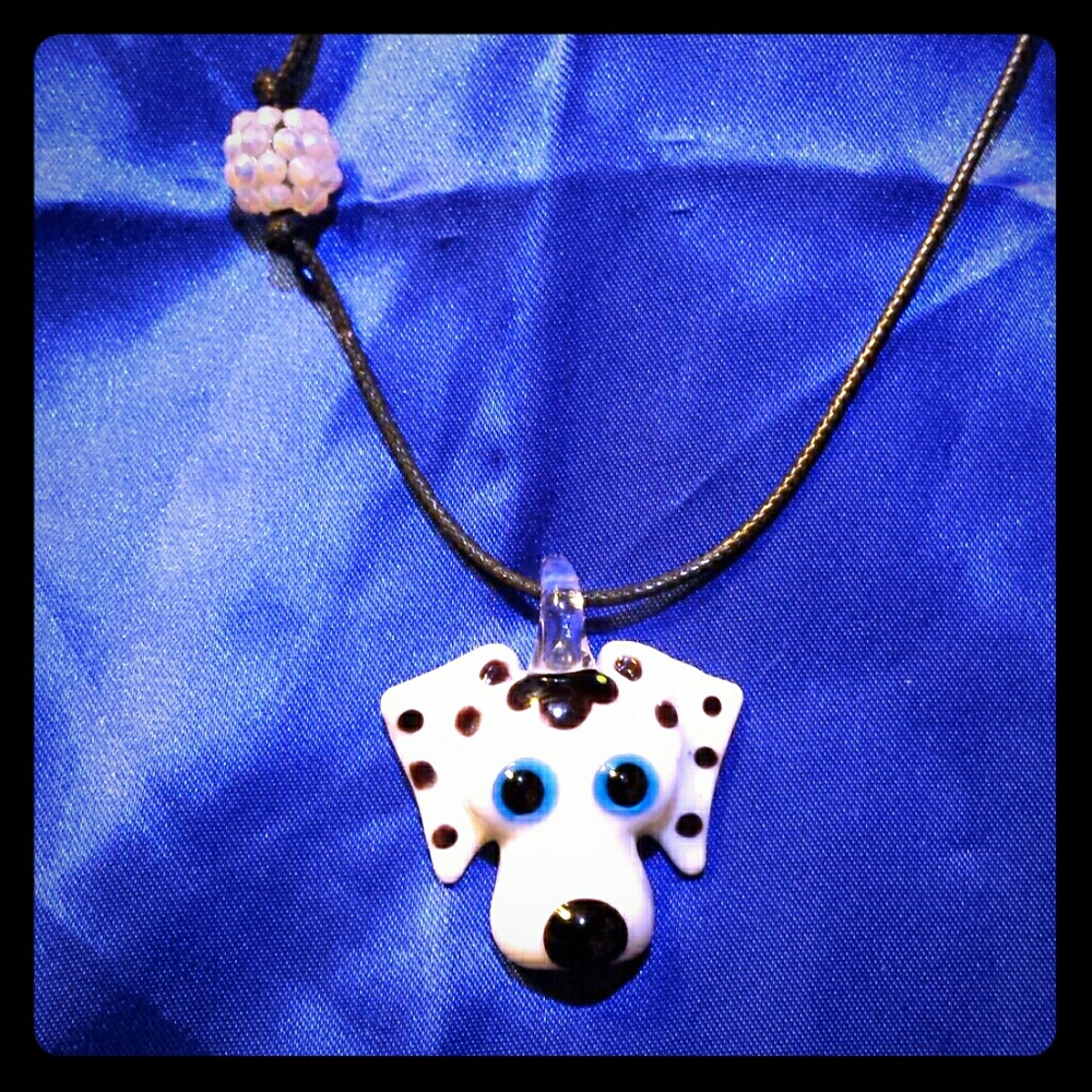 NWOT KID'S DOGGIE MERANO GLASS NECKLACE