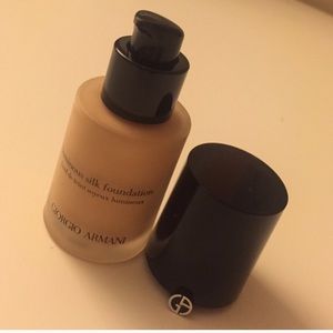 Armani Luminous Silk Foundation