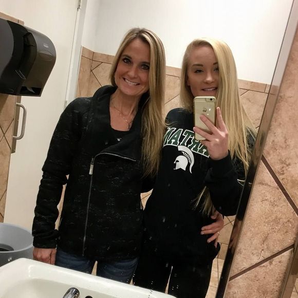 Meet your Posher, Danielle - Picture 1 of 1