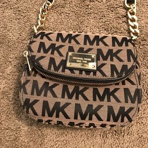 Michael kors cross body