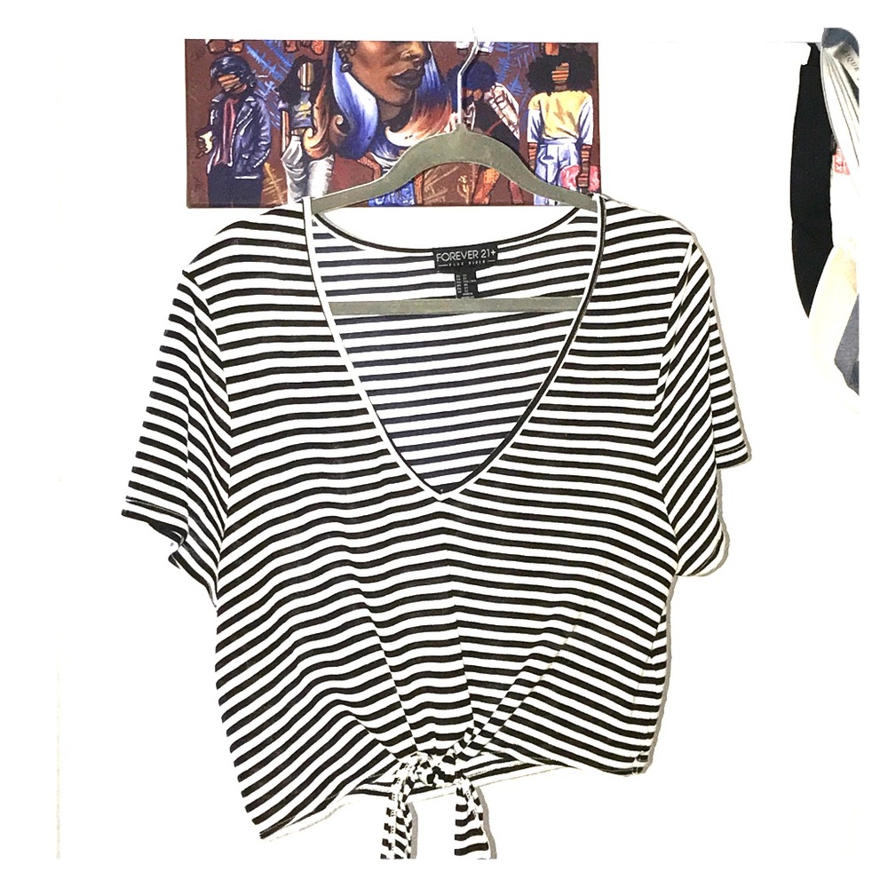 Plus size Tie front striped crop top