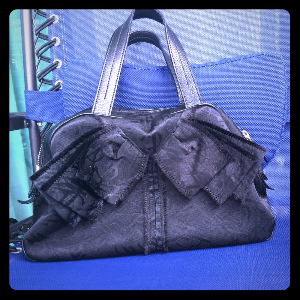 Yves Saint Laurent black roomie bag