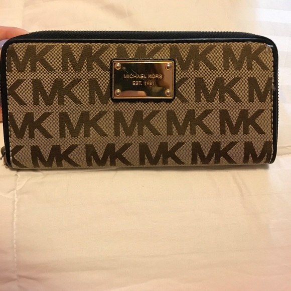 Michael Kors Handbags - Michael Kors Wallet