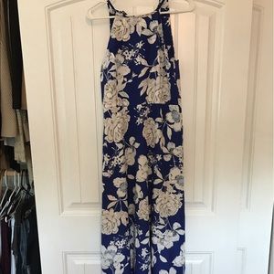 Long maxi dress. Floral print.