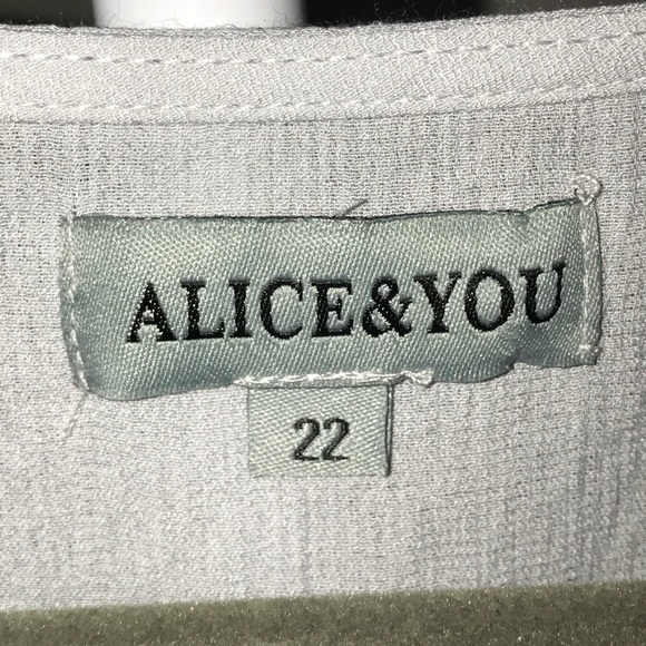 Alice & You v-neck peasant top - Picture 3 of 3