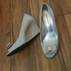 Size 8 wedge dress shoes