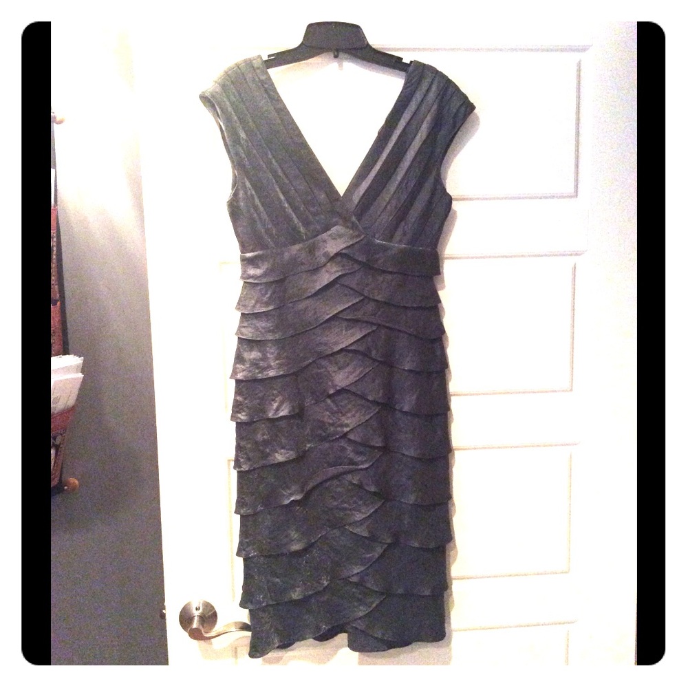 Cache tiered dress steel metallic gray BNWT size 6