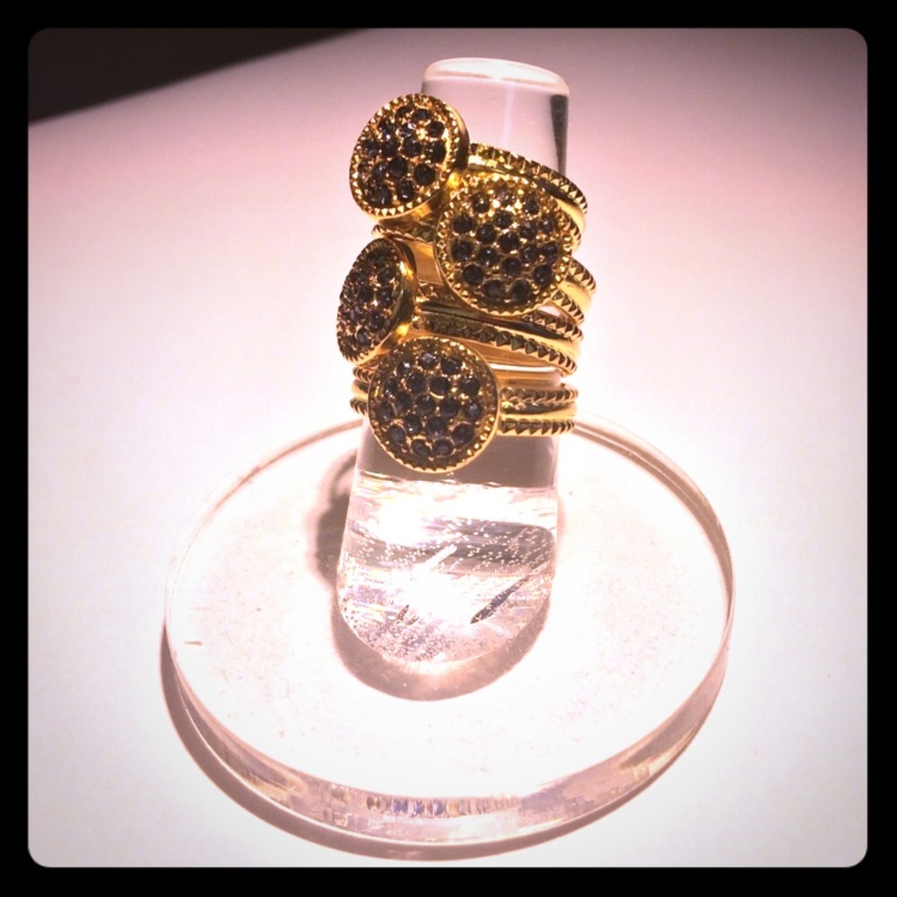 • swarovski pave crystal Button ring •