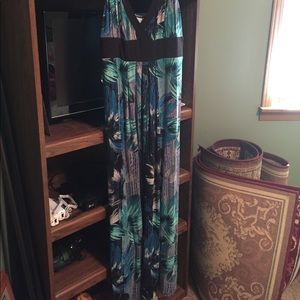Ladies maxi style Hawaiian dress