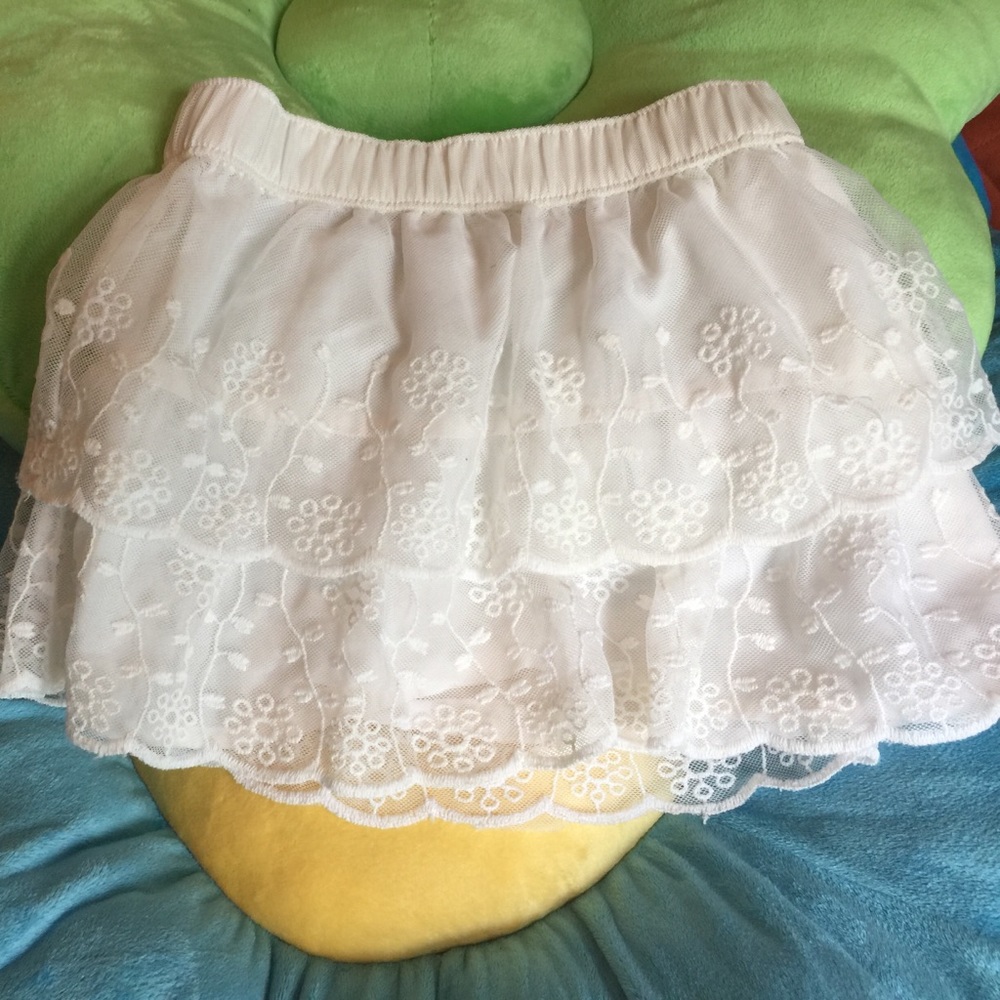 Toddler girly girl white summer skirt. EUC