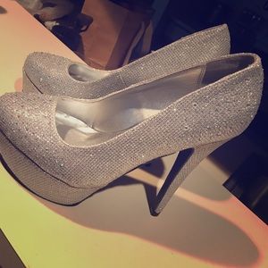 Silver pumps