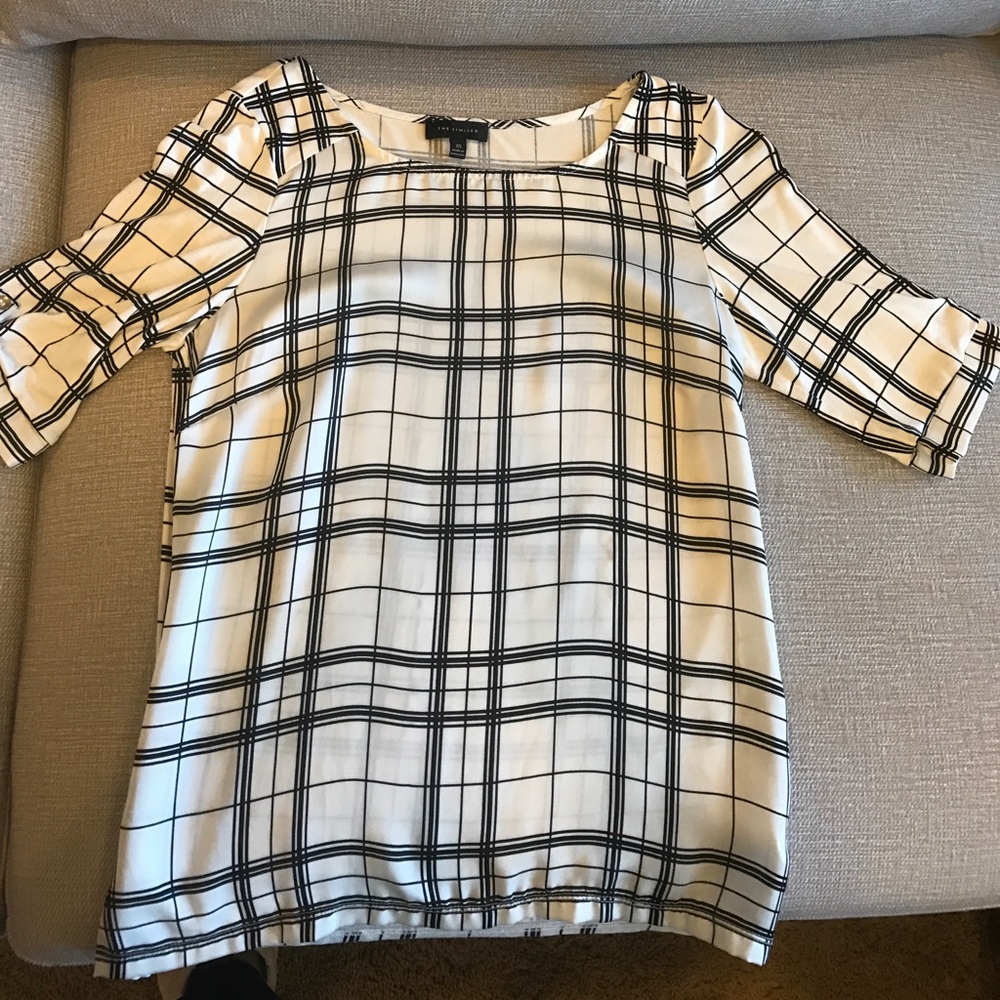 Black and white blouse, the limited