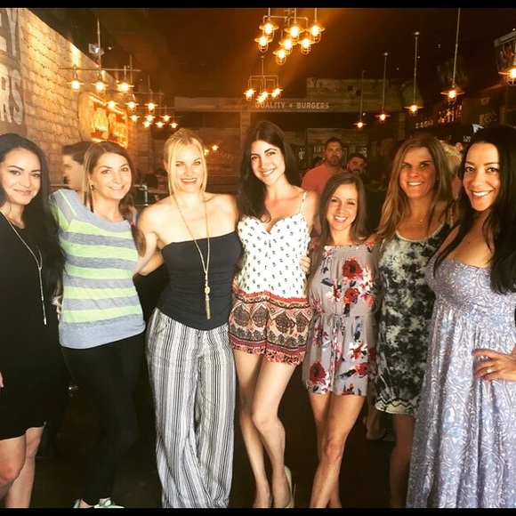 Meet your Posher, Lauren - Picture 3 of 4