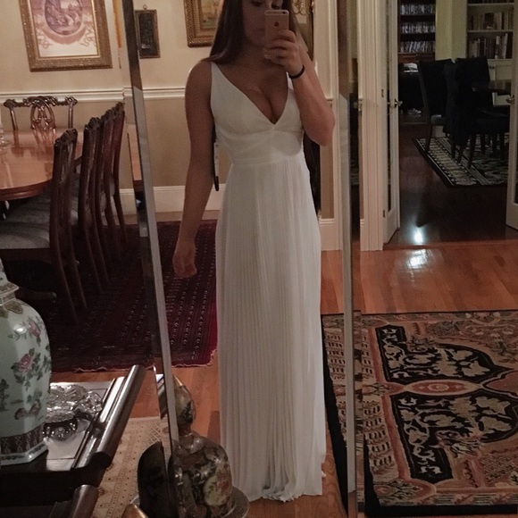 Beautiful long white dress - Picture 1 of 3