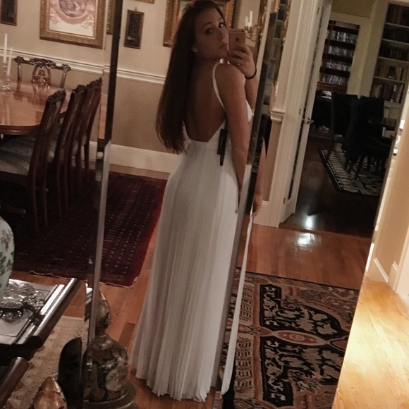 Beautiful long white dress - Picture 2 of 3