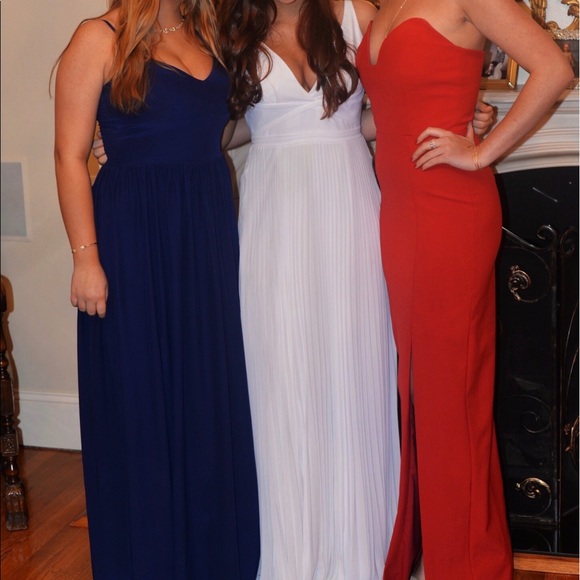 Beautiful long white dress - Picture 3 of 3