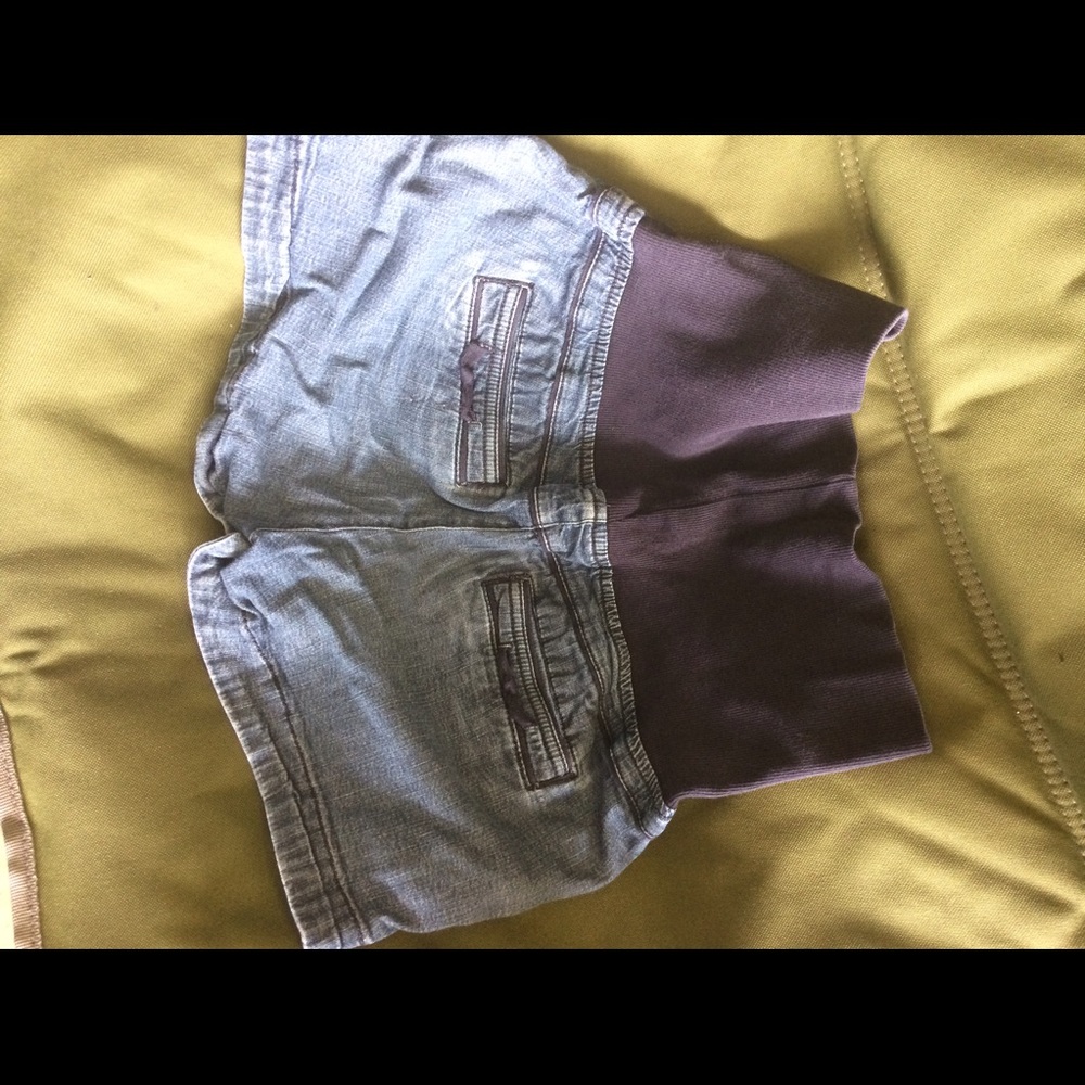 Maternity shorts