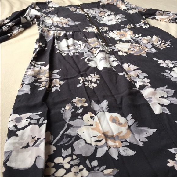 👜DONATED🌂 - Picture 5 of 8