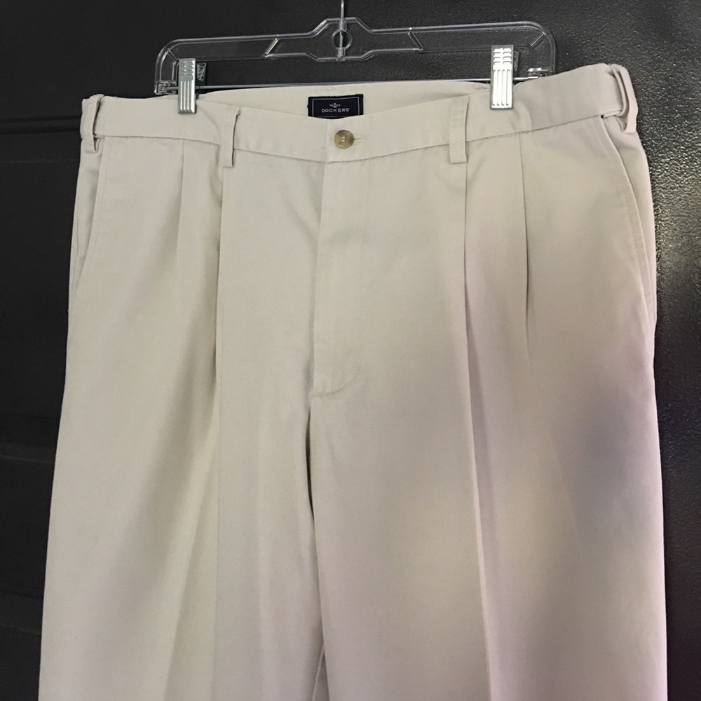 Mens Dockers khaki pants