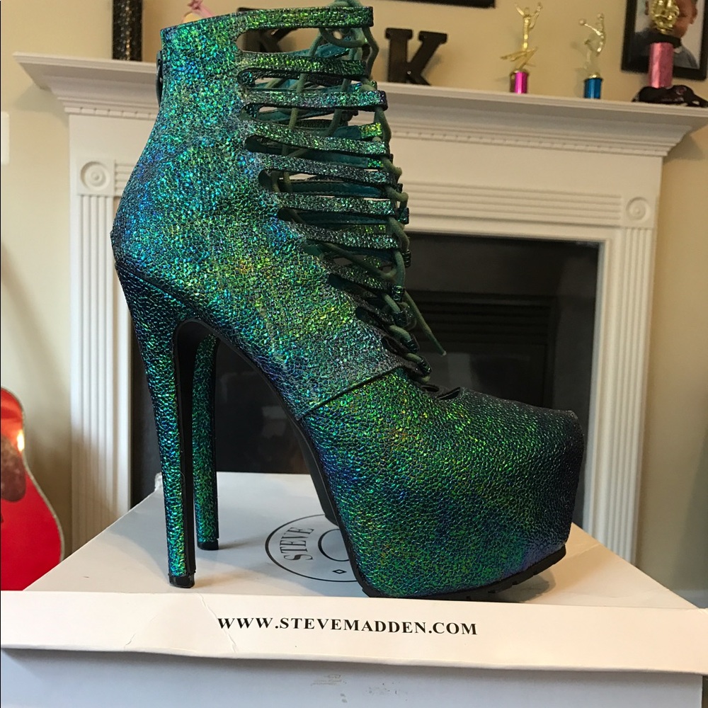 Steve Madden Shana Green Pump