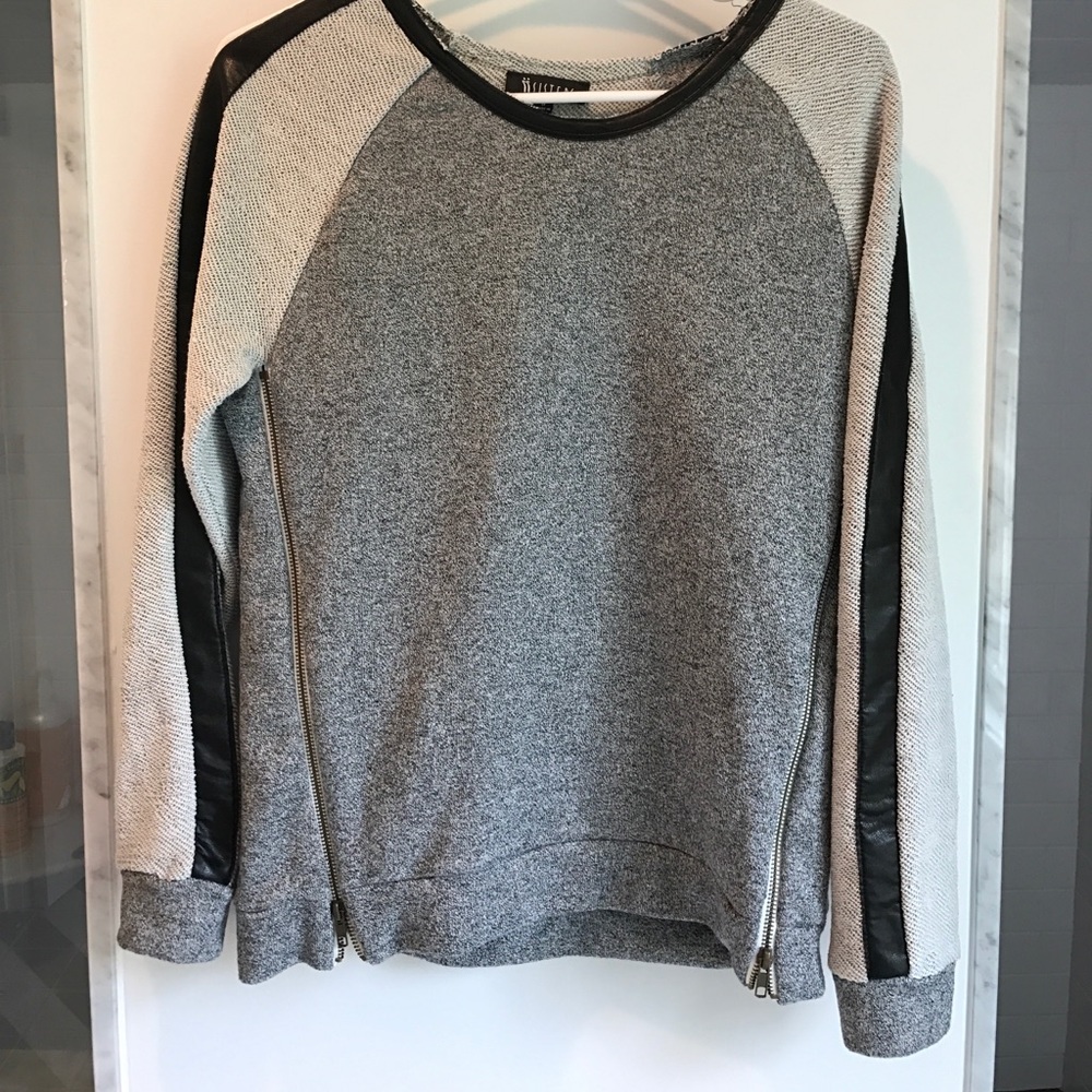ii Sisters Sweatshirt w Zipper Details