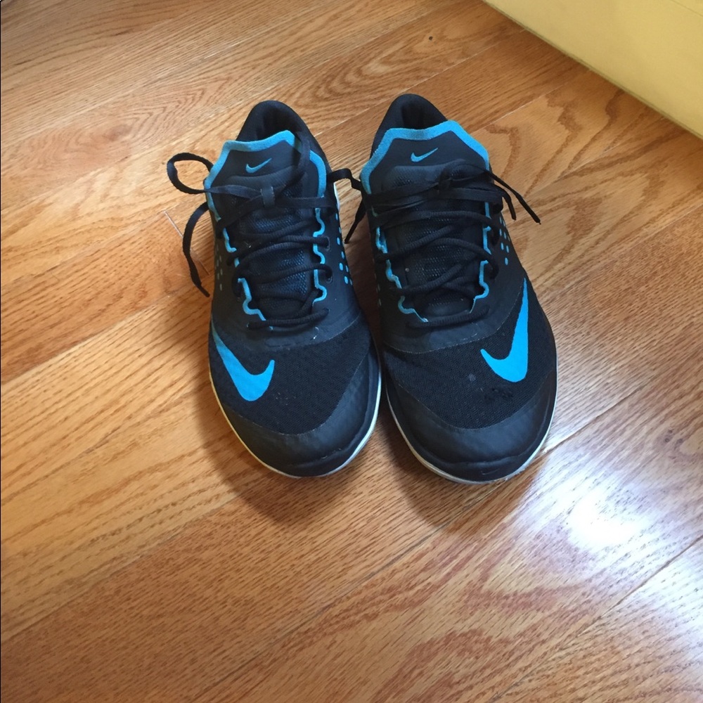 NIKE RUNNING SHOES