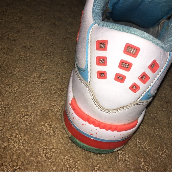 White Jordan's - Picture 4 of 4