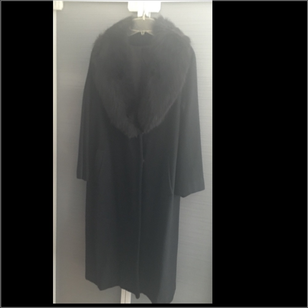 Wool coat luxurious fox collar lapel