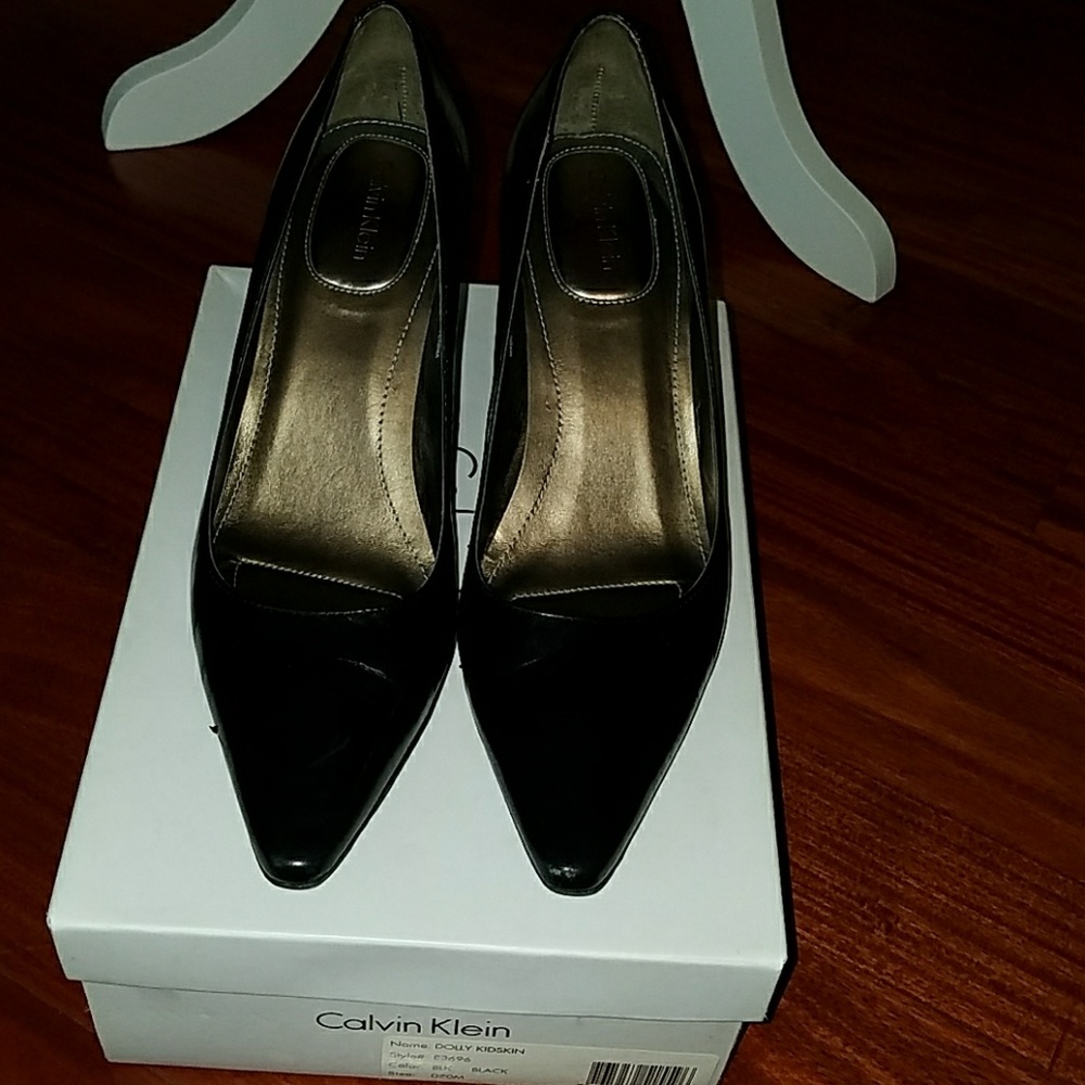 CALVIN KLEIN BLACK LEATHER DOLLY KIDSKIN HEELS 7