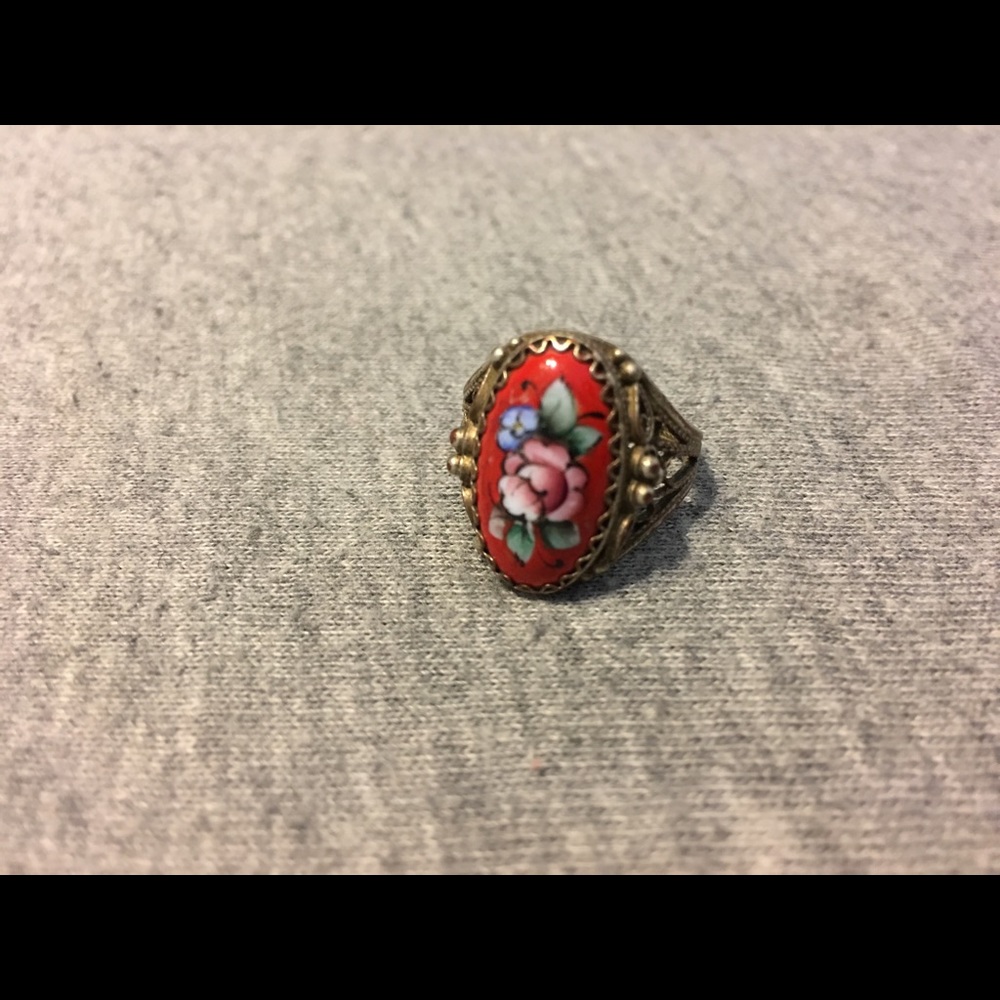 *Must go ASAP* Vintage Floral Ring