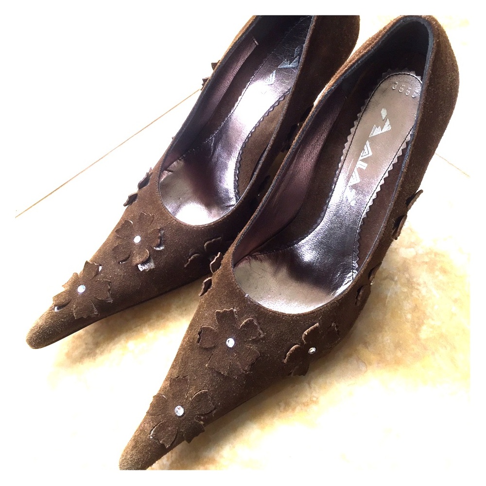 Turkish made brown suede pointed-toe heels - Picture 1 of 3